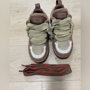 UGG Women's Cream and Brown Ankle Boots/Sneaker